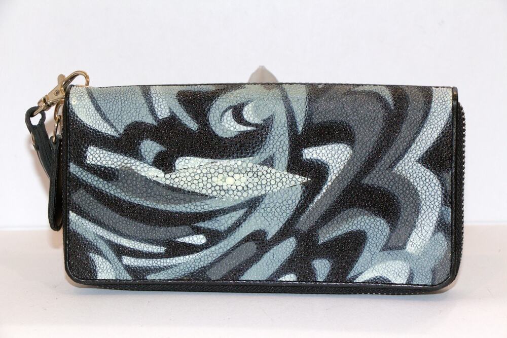 Stingray Pattern Zip‑Around Wallet Black Gray White Wristlet Faux Leather